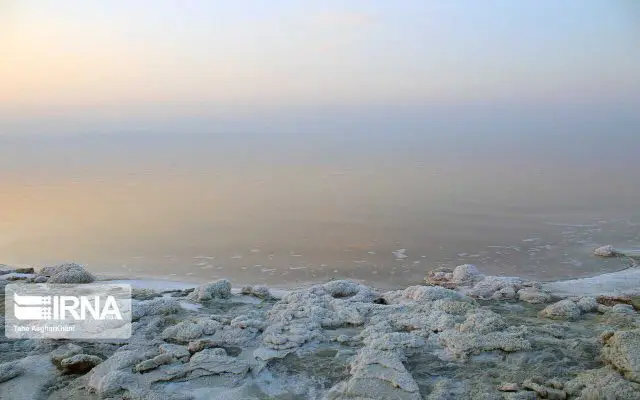 سالانه ۵ سانتی متر فرونشست در دریاچه ارومیه اتفاق می‌افتد